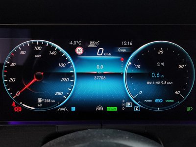 MERCEDES-BENZ E-CLASS - 8