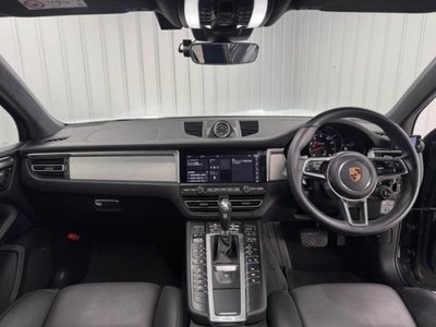 PORSCHE MACAN - 2