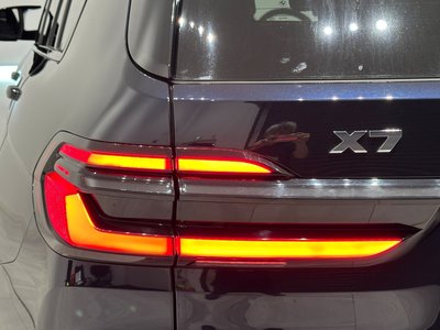2025 BMW X7 缩略图 17