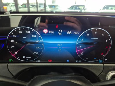 MERCEDES-BENZ E-CLASS - 8