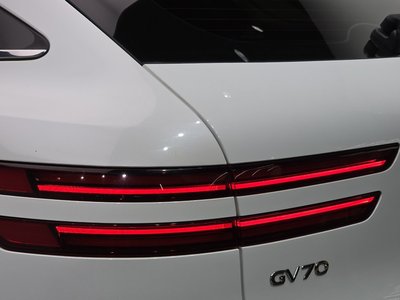 صورة 10 لـ 2021 Genesis GV70
