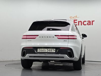 صورة 3 لـ 2021 Genesis GV70