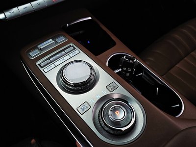 صورة 9 لـ 2022 Genesis GV70
