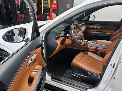 صورة 10 لـ 2022 Genesis GV70