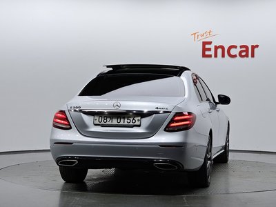 MERCEDES-BENZ E-CLASS - 3