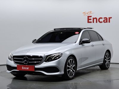 MERCEDES-BENZ E-CLASS - 1