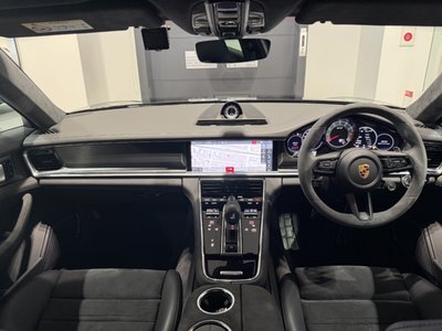 2021 Porsche PANAMERA photo 9