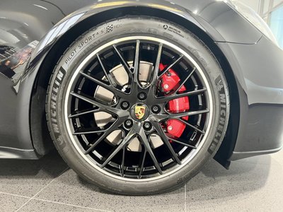 2021 Porsche PANAMERA photo 4