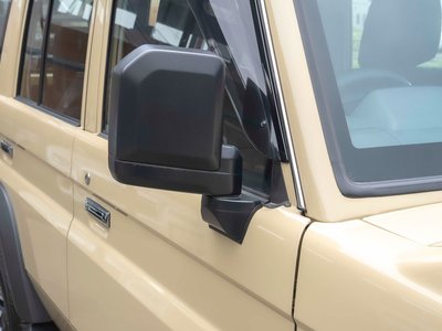 2025 Toyota LAND CRUISER 70 — миниатюра 33