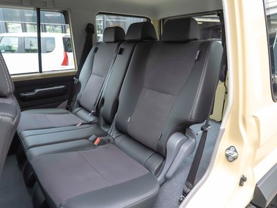 2025 Toyota LAND CRUISER 70 — миниатюра 16