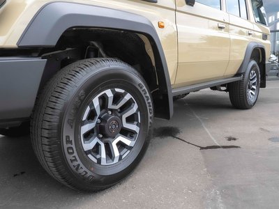 2025 Toyota LAND CRUISER 70 — миниатюра 36