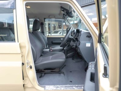 2025 Toyota LAND CRUISER 70 — миниатюра 45