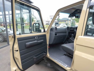 2025 Toyota LAND CRUISER 70 — миниатюра 52