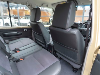 2025 Toyota LAND CRUISER 70 — миниатюра 57