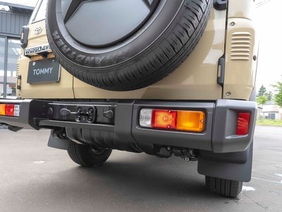 2025 Toyota LAND CRUISER 70 — миниатюра 38
