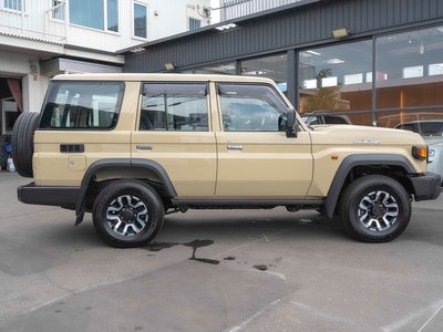 2025 Toyota LAND CRUISER 70 — миниатюра 28