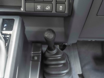 2025 Toyota LAND CRUISER 70 — миниатюра 11