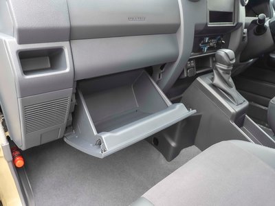2025 Toyota LAND CRUISER 70 — миниатюра 50