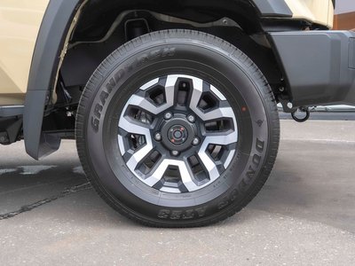 2025 Toyota LAND CRUISER 70 — миниатюра 21