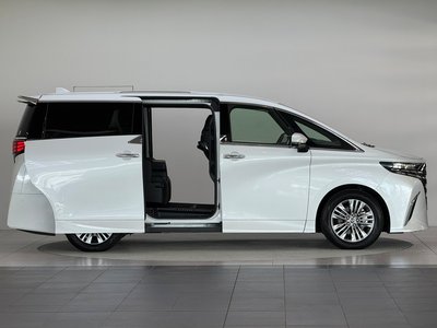 2026 Toyota ALPHARD photo 9