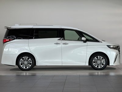 2026 Toyota ALPHARD photo 8