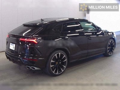 LAMBORGHINI URUS - 5