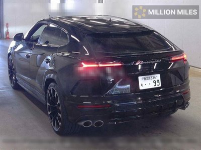 LAMBORGHINI URUS - 2