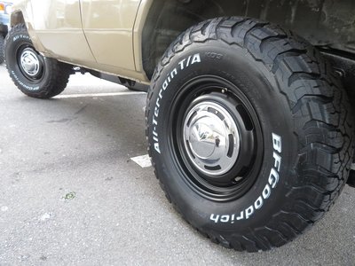 TOYOTA LAND CRUISER 70 - 9