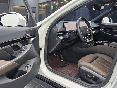 2024 BMW 5 SERIES — миниатюра 13