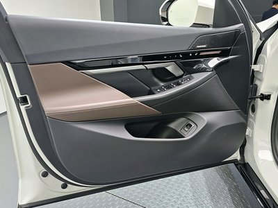2024 BMW 5 SERIES — миниатюра 14