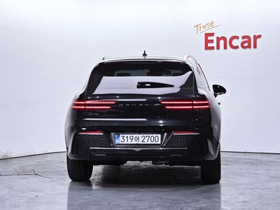 صورة 4 لـ 2021 GENESIS GV70