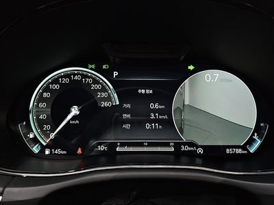 صورة 8 لـ 2021 GENESIS GV70