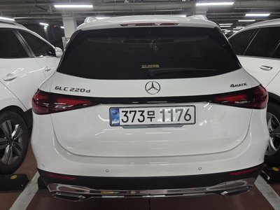 2025 Mercedes-BENZ GLC photo 3
