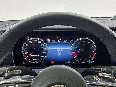 صورة 8 لـ 2025 Mercedes-BENZ GT AMG