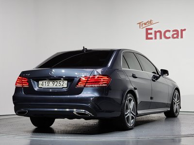 MERCEDES-BENZ E-CLASS - 4