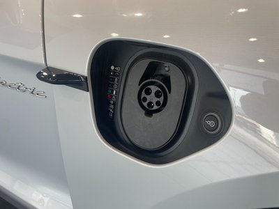 2024 Porsche TAYCAN 缩略图 17
