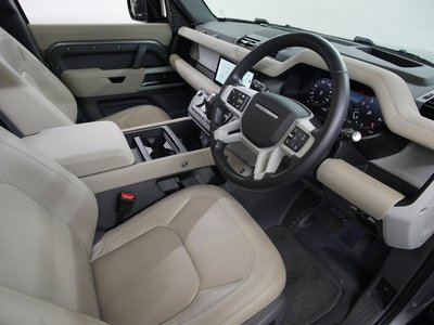 LAND ROVER DEFENDER - 6