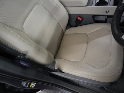 LAND ROVER DEFENDER - 10