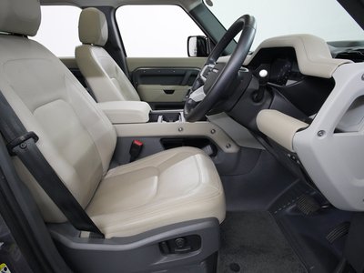 LAND ROVER DEFENDER - 9