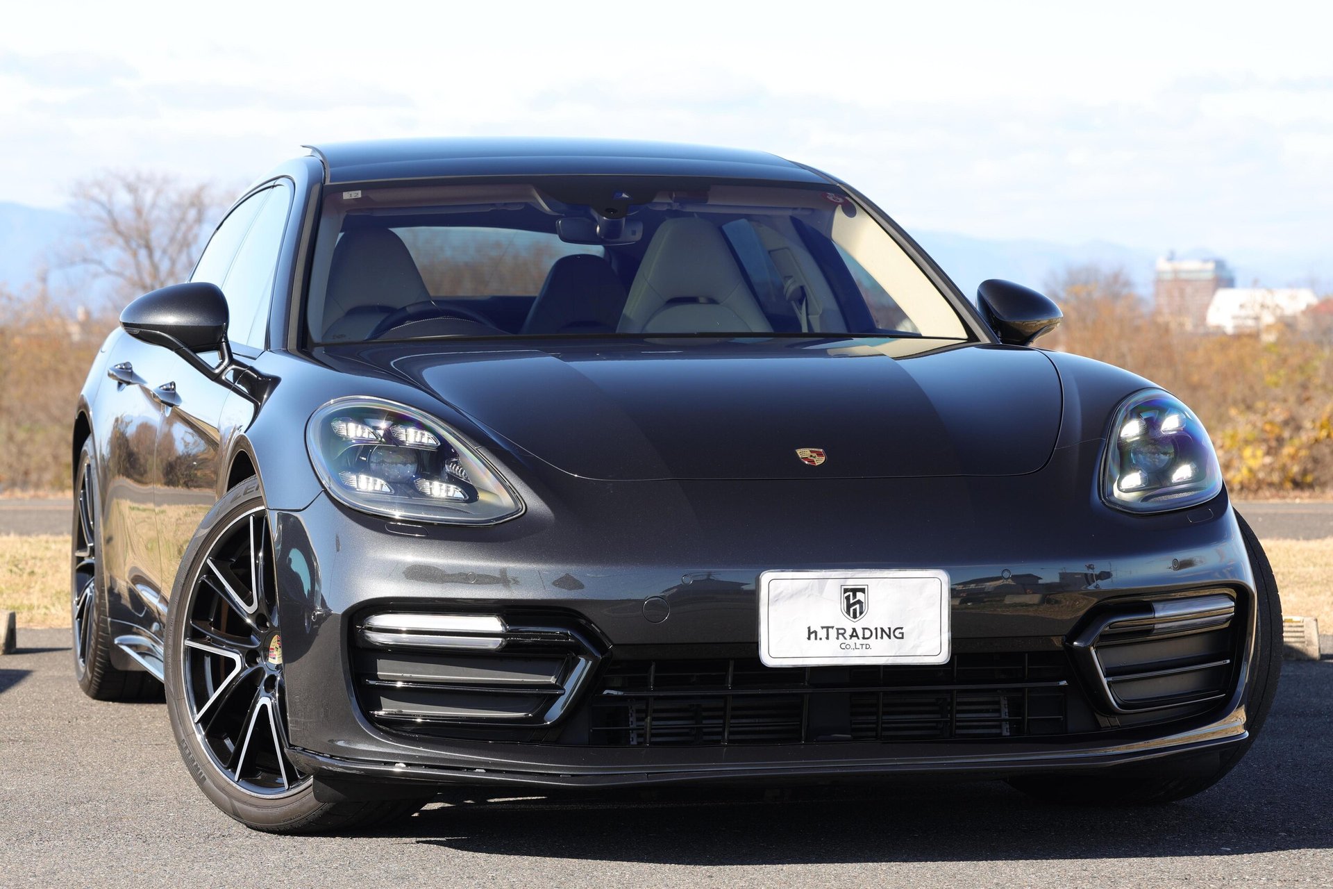 PORSCHE PANAMERA - View 1