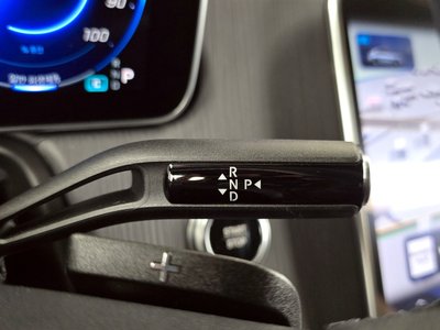 MERCEDES-BENZ EQE - 9