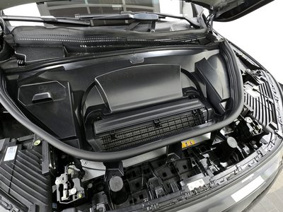 MERCEDES-BENZ EQE - 7