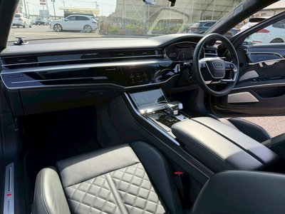 AUDI S8 - 10