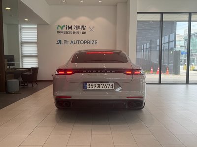 PORSCHE PANAMERA - 3