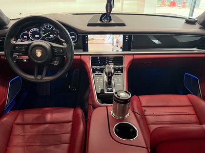 PORSCHE PANAMERA - 4