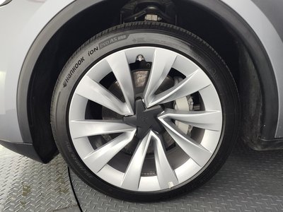TESLA MODEL Y - 6