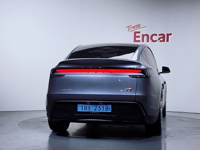 TESLA MODEL Y - 4