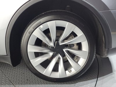 TESLA MODEL Y - 8
