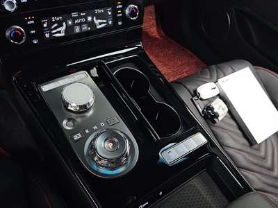 2024 Genesis G80 (RG3) thumbnail 12