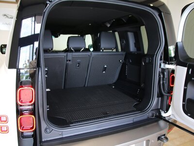 LAND ROVER DEFENDER - 9